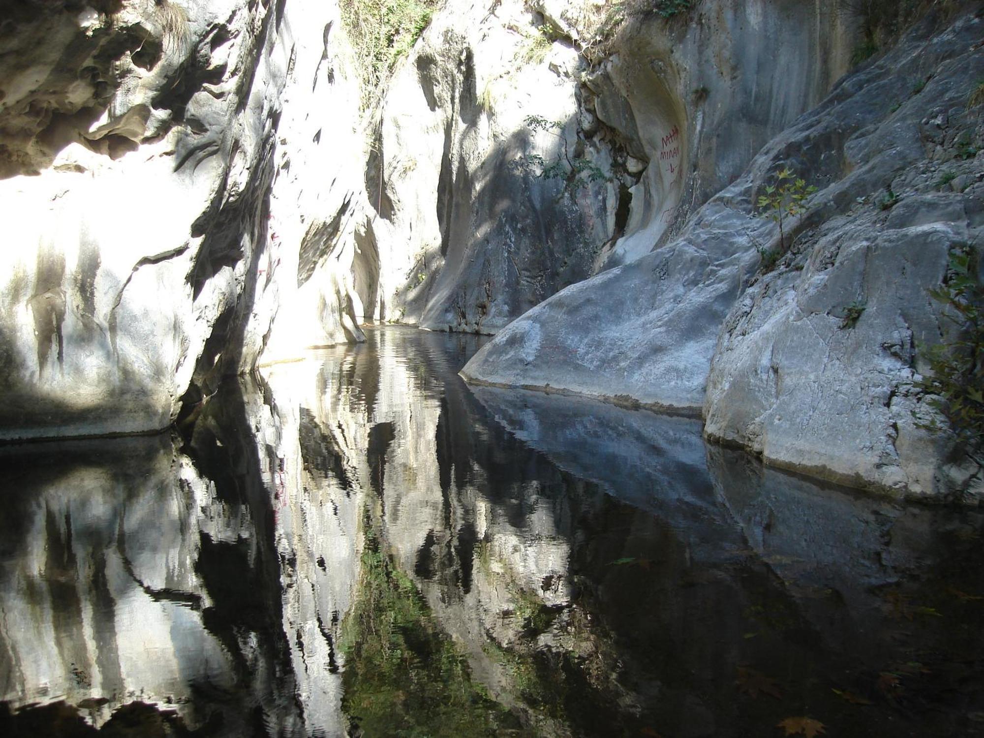 Rodavgi Káto Loutrákion Exterior foto