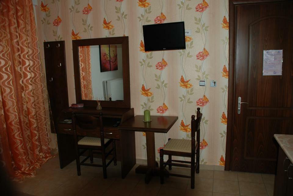 Rodavgi Káto Loutrákion Exterior foto
